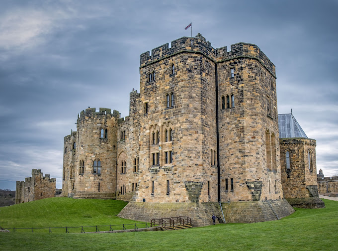 Alnwick Castle Logo