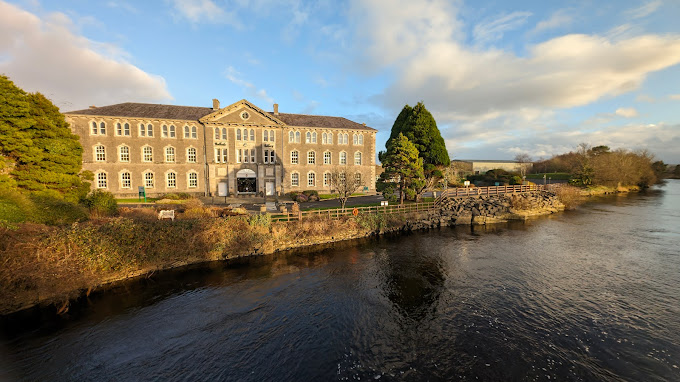 Belleek Visitor Center Logo