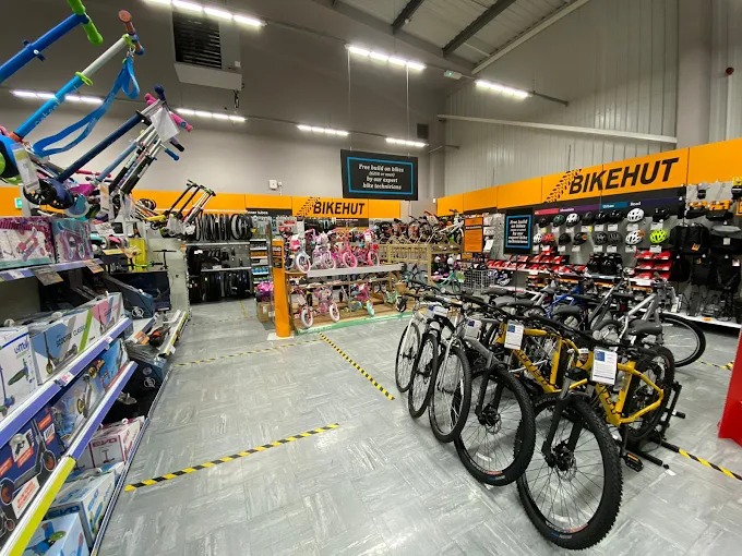 Halfords Corby Store 003