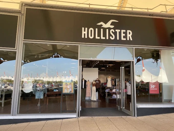 Hollister Co. Ashford Store 01