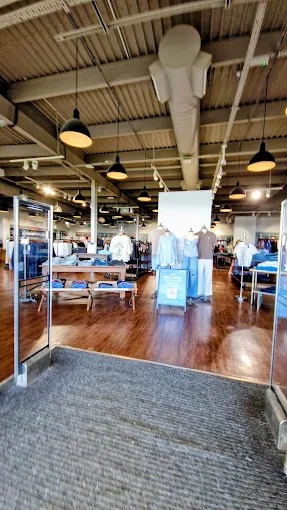 Hollister Co. Ashford Store 003