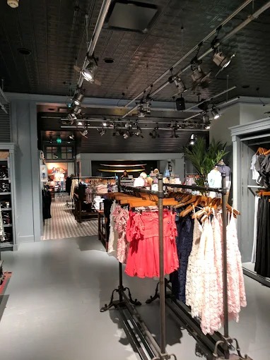 Hollister Co. Greenhithe Store 003
