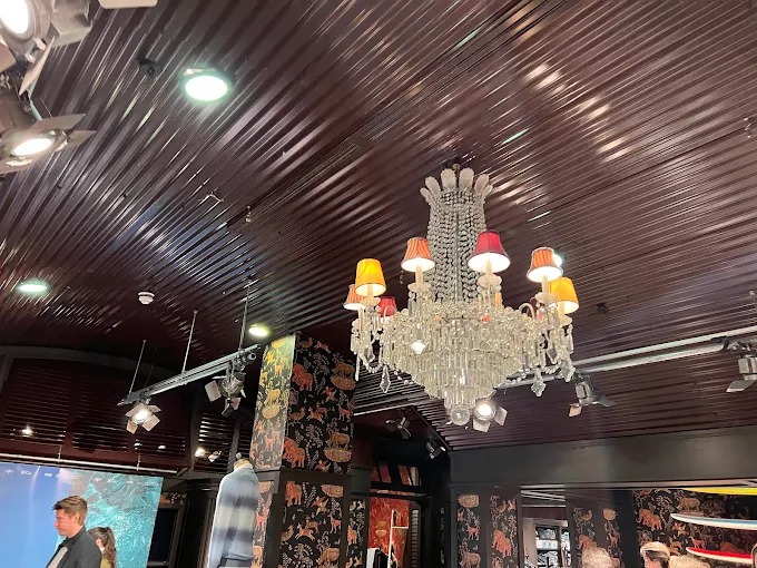 Hollister Co. Guildford Store 02