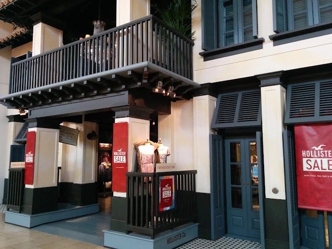 Hollister Co. Norwich Store 02