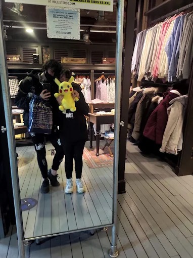 Hollister Co. Norwich Store 003