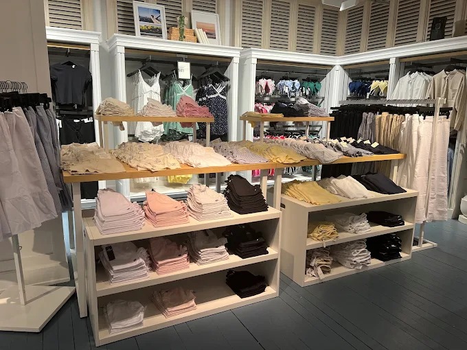 Hollister Co. Manchester Store 003