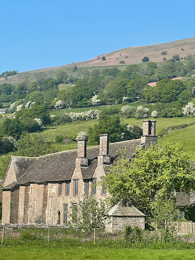 Llys a Chastell Tre-tŵr / Tretower Court and Castle Travel | Museums
