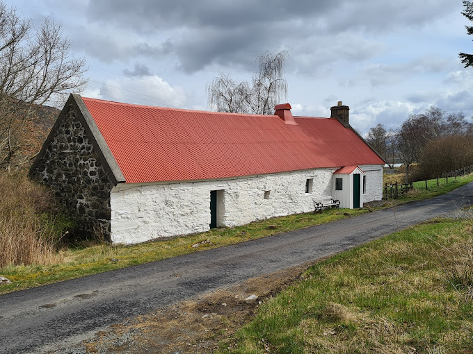 Moirlanich Longhouse - Logo