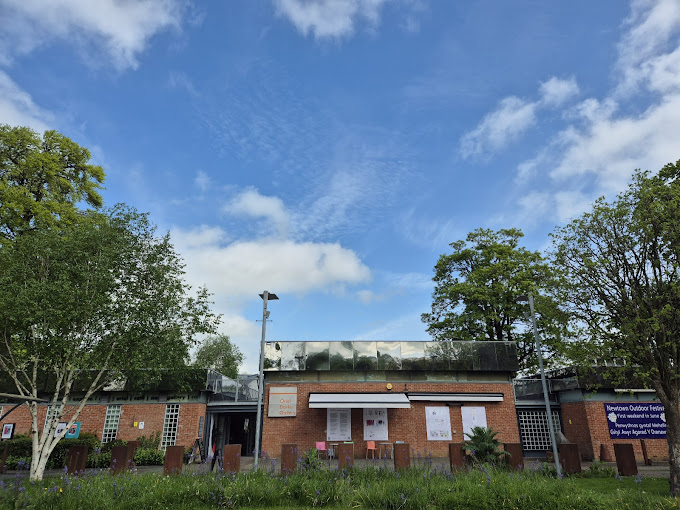 Oriel Davies Gallery|Museums|Travel