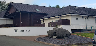 Oriel Môn - Logo