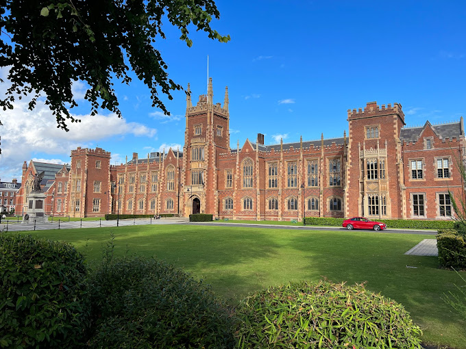 Queen's University Belfast Logo